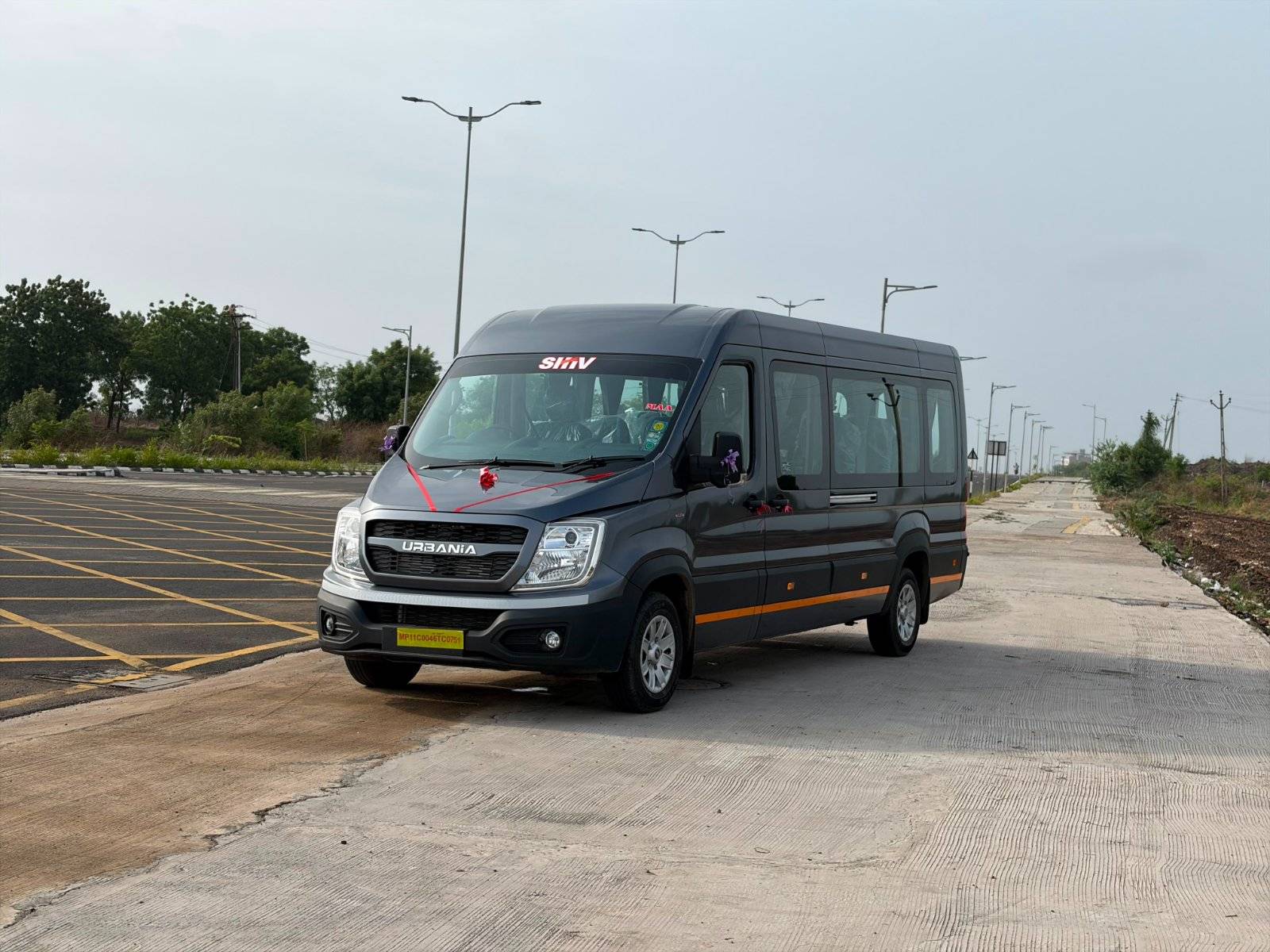 The Shiv Safar team and one of our cabs