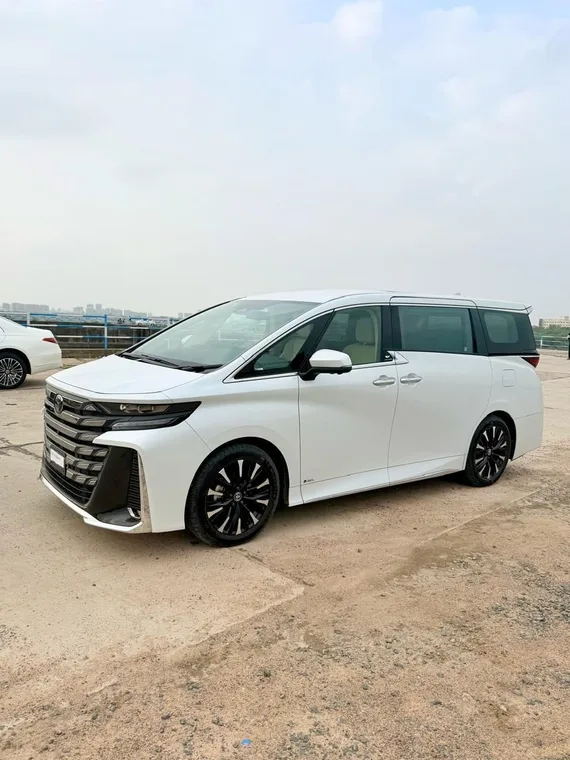 Toyota Vellfire photo
