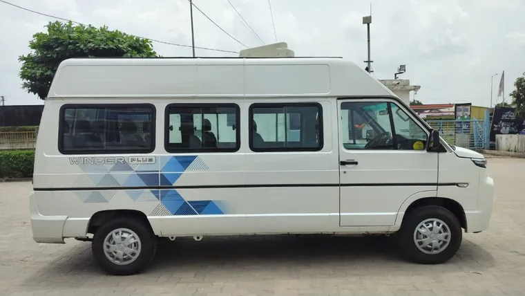 Tata Winger photo